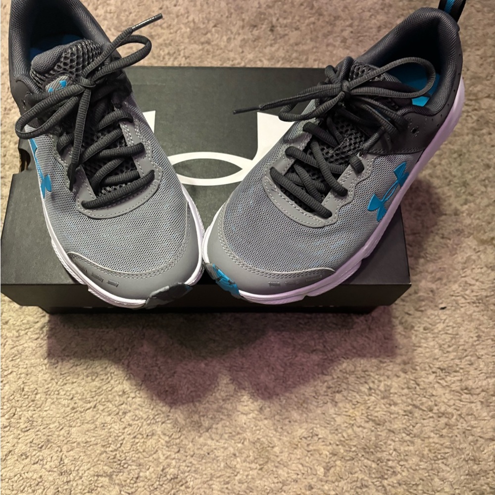 Under Armour Gray and Blue Sneakers for Performance worn 1 time size 7Y